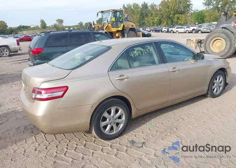 2011 Toyota Camry Le z USA, uszkodzony, nr VIN 4T1BF3EK7BU703962